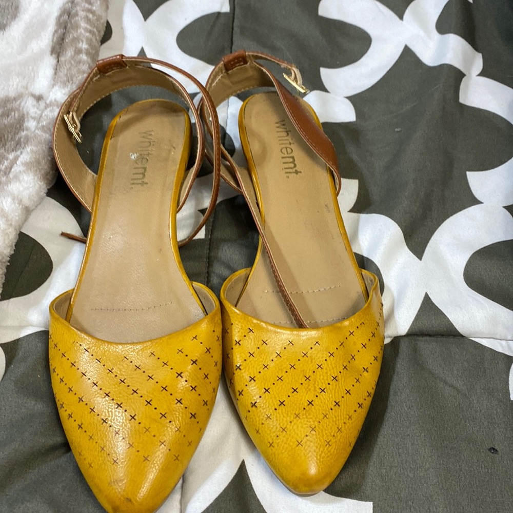 Mustard, color sandals, size 7